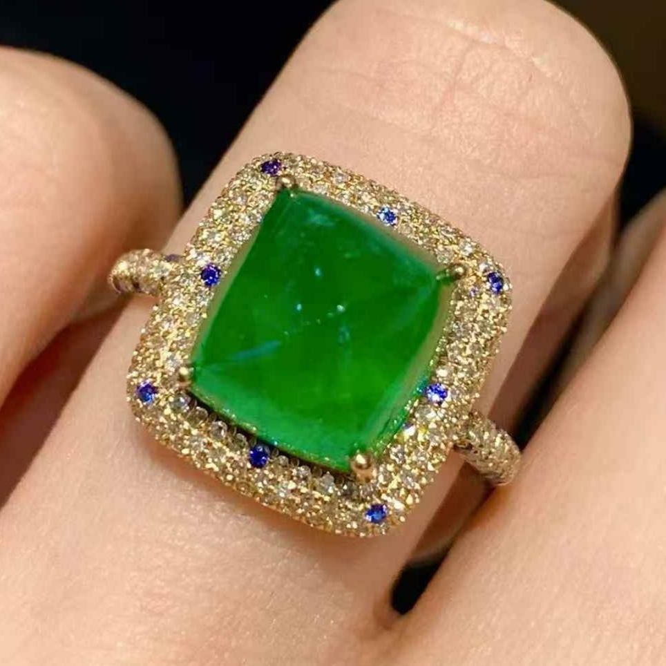 14k Gold 4.5 Ct Vivid Green Natural Emerald & Diamond Ring: Ref:231109070 // gold content:14k gold // ring size:7. 25us // // main gemstone:emerald // shape:sugar-loaf // carat weight:4. 5ct // color:vivid green // treatment:natural // // adjacent gemstone 2 :