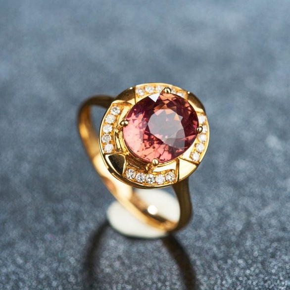 14k Gold 2.52 Ct Natural Tourmaline & Diamond Ring: Ref:231109096 // gold content:14k gold // ring size:7. 25us // // main gemstone:tourmaline // shape:oval // carat weight:2. 52ct // color:red // treatment:natural // // adjacent gemstone 2 : diamond