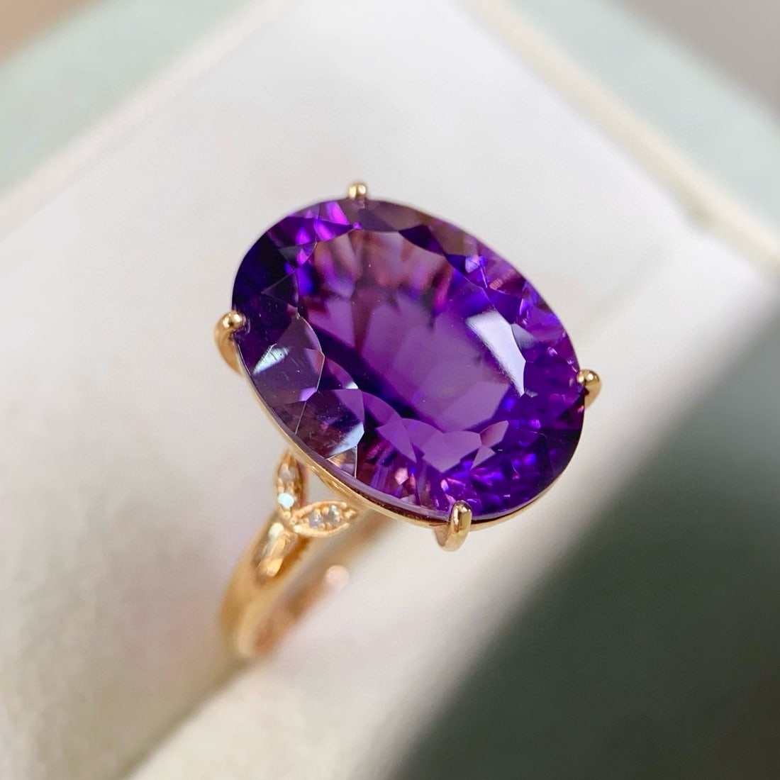 14k Gold 9.42 Ctw Natural Amethyst & Diamond Ring: Ref:231109101 // gold content:14k gold // ring size:7. 25us // // main gemstone:amethyst // shape:oval // carat weight:9. 4ct // color:purple // treatment:natural // // adjacent gemstone 2 : diamond
