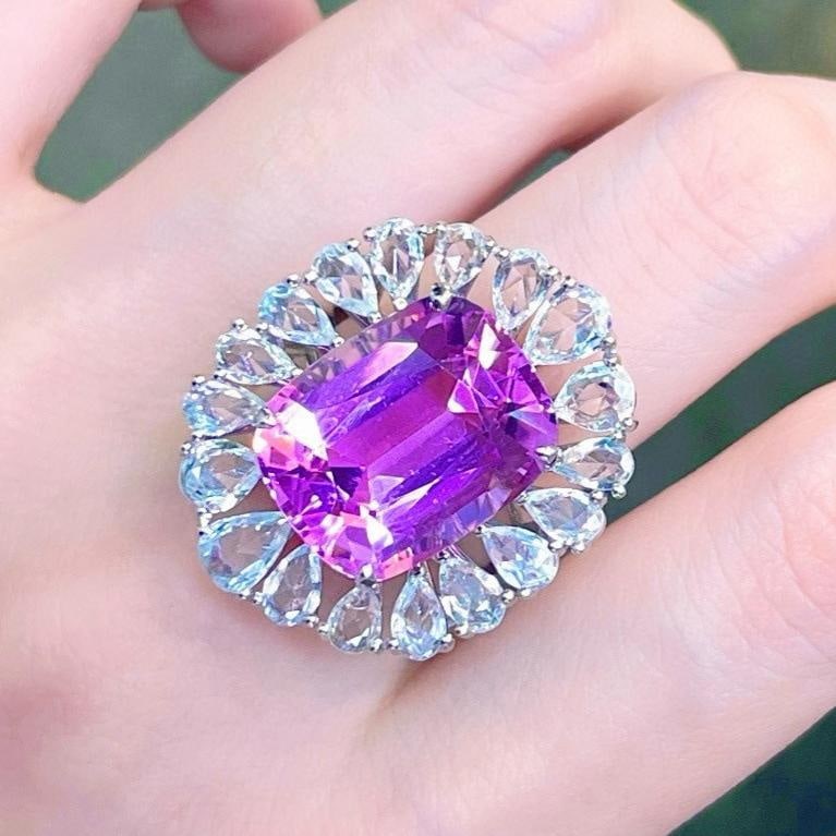 14k Gold 20.03 Ctw Natural Kunzite & Sapphire Ring: Ref:231109129 // gold content:14k gold // ring size:7. 25us // // main gemstone:kunzite // shape:cushion // carat weight:15. 30ct // color:purple // treatment:natural // // adjacent gemstone 2 :