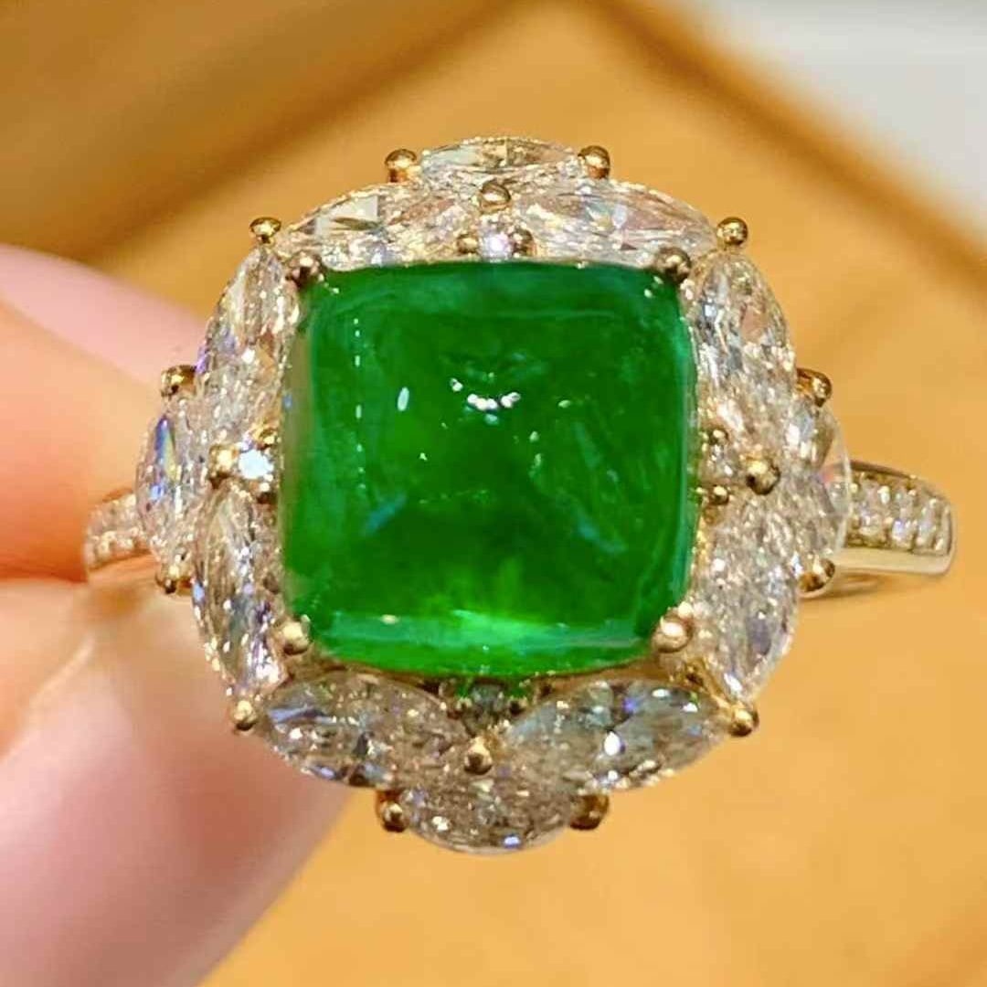 14k Gold 3.2 Ct Vivid Green Natural Emerald & Diamond Ring: Ref:231109149 // gold content:14k gold // ring size:7. 25us // // main gemstone:emerald // shape:sugar-loaf // carat weight:3. 2ct // color:vivid green // treatment:natural // // adjacent gemstone 2 :