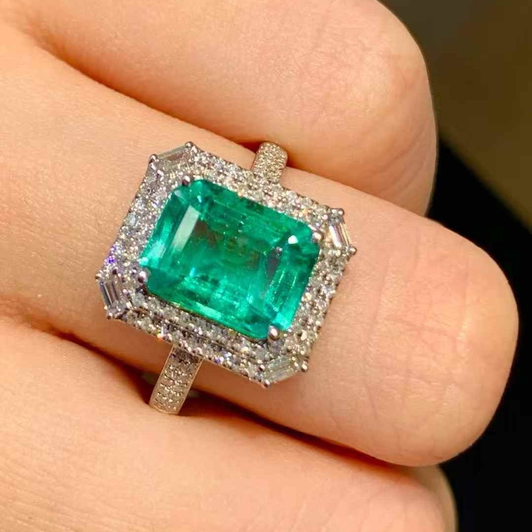 14k Gold 2.4 Ct Natural Emerald & Diamond Ring - 4