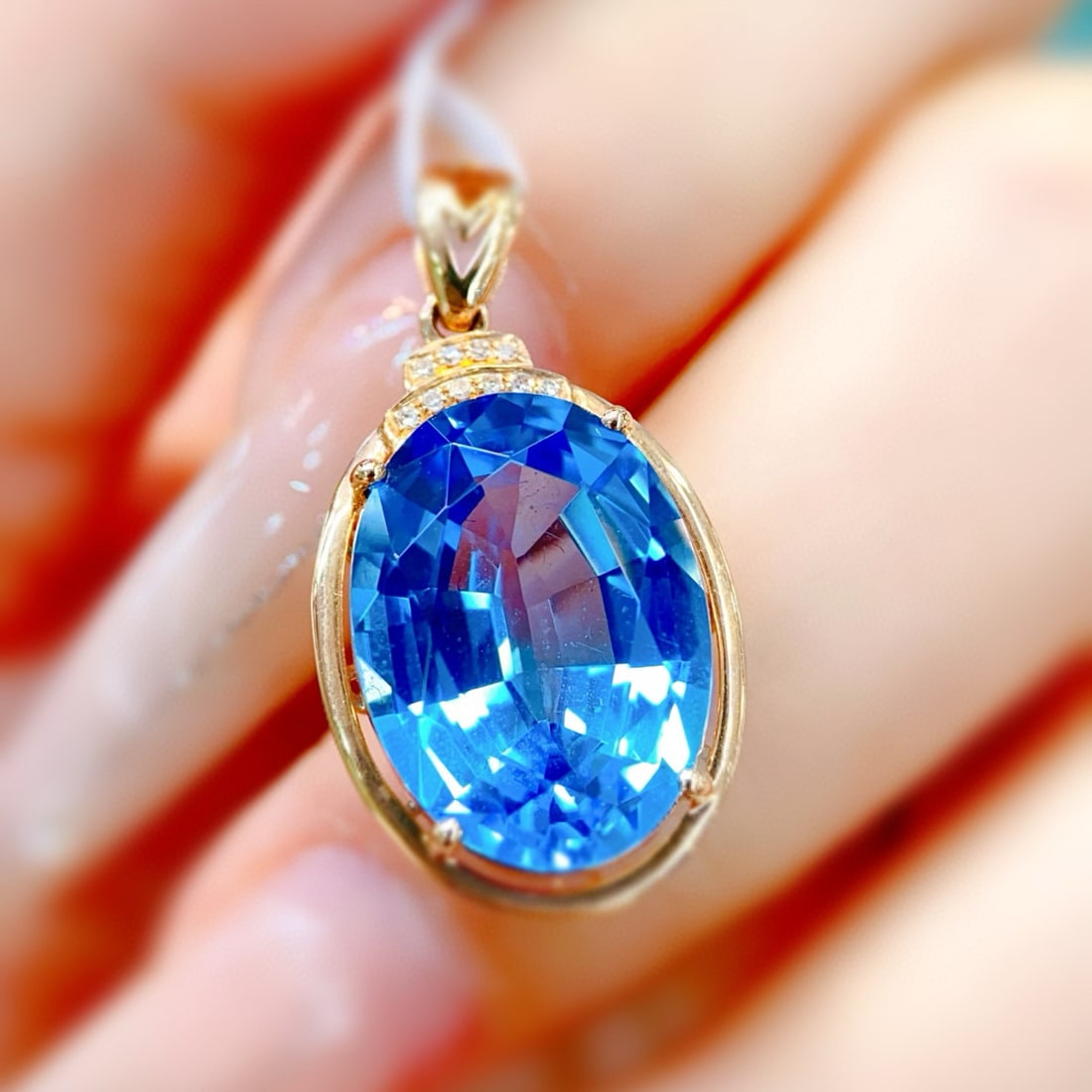 14k Gold 9.63 Ctw Natural Topaz & Diamond Pendant( Without Chain ): Ref:231109207 // gold content:14k gold // main gemstone:topaz // shape:oval // carat weight:9. 6ct // color:blue // treatment:natural // // adjacent gemstone 2 : diamond // number of stones:10 // shap