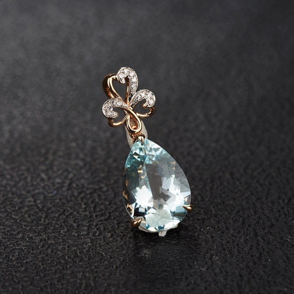 14k Gold 4.58 Ct Natural Aquamarine & Diamond Pendant( Without Chain ): Ref:231109259 // gold content:14k gold // main gemstone:aquamarine // shape:pear // carat weight:4. 58ct // color:santa maria color // treatment:natural // // adjacent gemstone 2 : diamond //