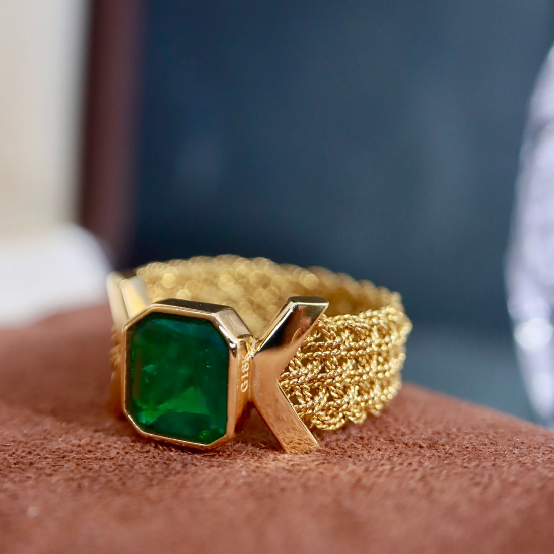 14k Gold 1.37 Ct Vivid Green Natural Emerald Ring - 3