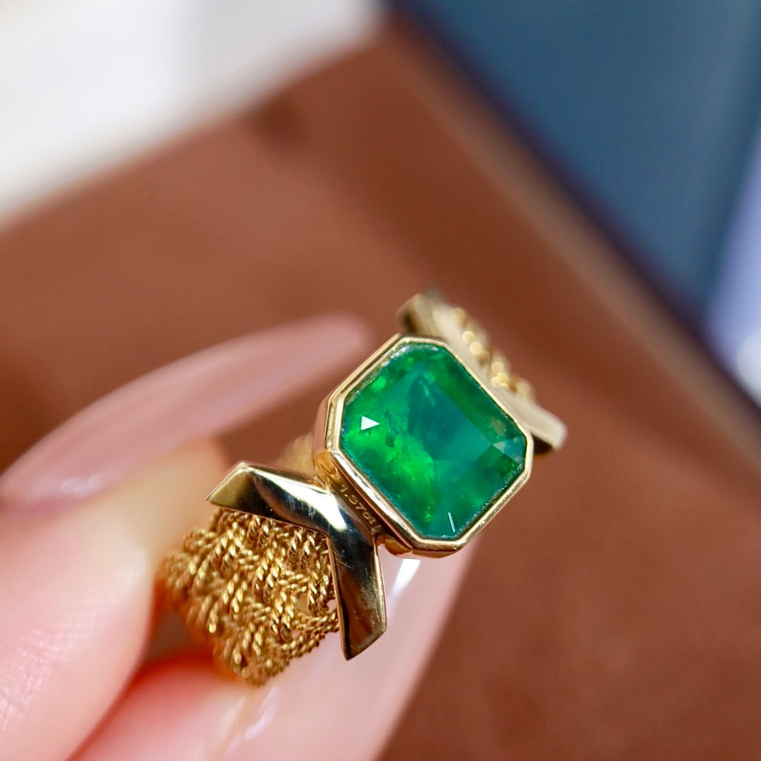 14k Gold 1.37 Ct Vivid Green Natural Emerald Ring - 7