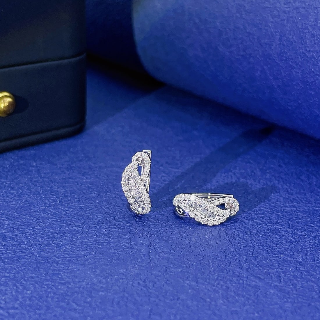 14k Gold 0.41 Ctw Natural H Diamond Earrings - 4