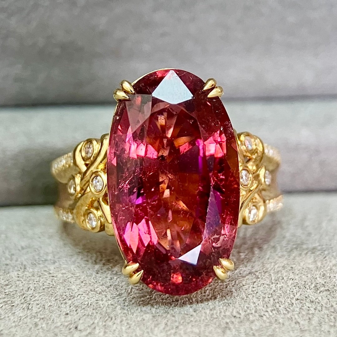 14k Gold 8.17 Ctw Natural Tourmaline & Diamond Ring: Ref:231110048 // gold content:14k gold // ring size:7. 25us // // main gemstone:tourmaline // shape:oval // carat weight:8. 03ct // color:red // treatment:natural // // adjacent gemstone 2 : diamond /