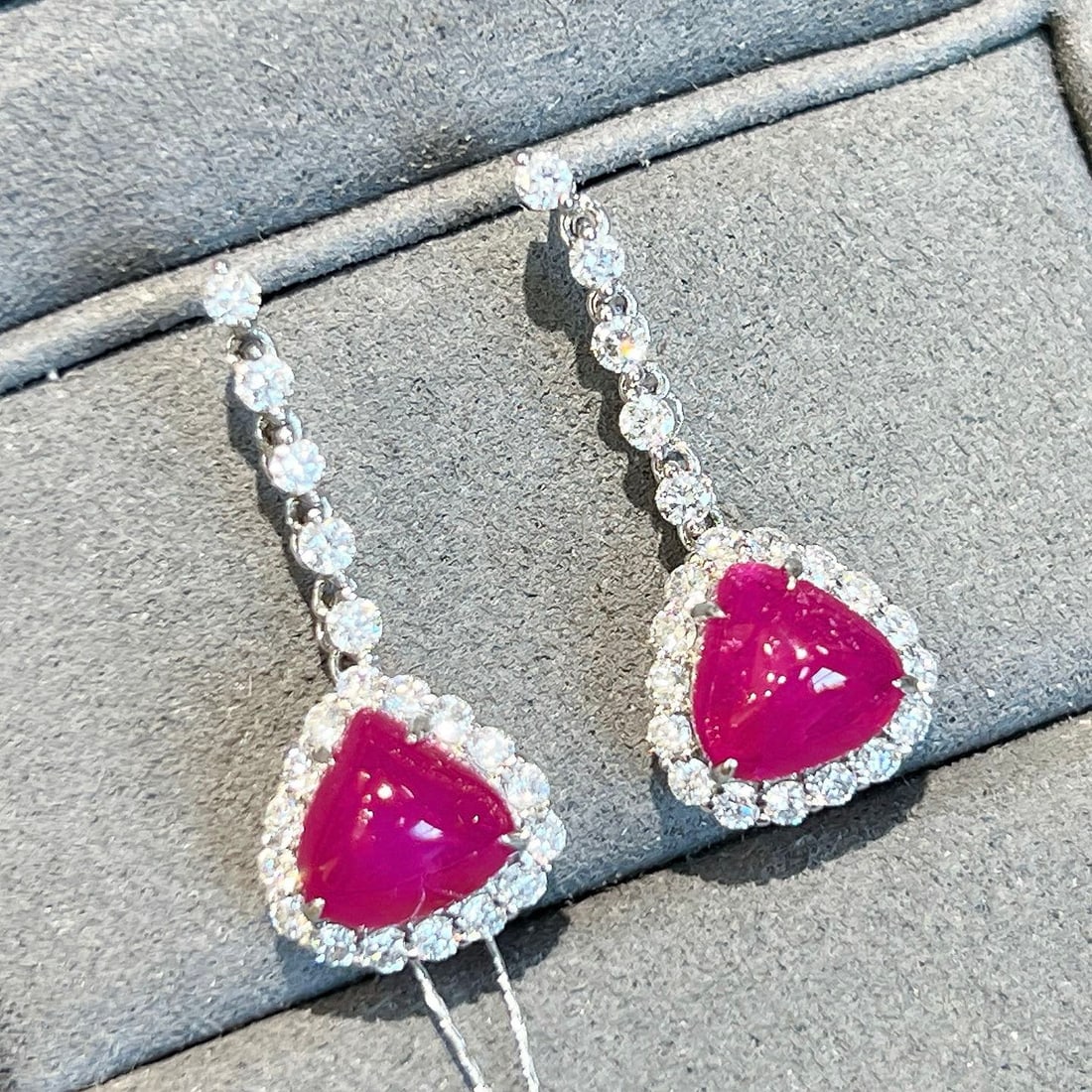 14k Gold 5.95 Ctw Natural Ruby & Lab Grown Diamond Earrings: Ref:231110054 // gold content:14k gold // main gemstone:ruby // shape:pear // carat weight:4. 8ct // color:red // treatment:natural // // adjacent gemstone 2 : lab grown diamond // shape:round //