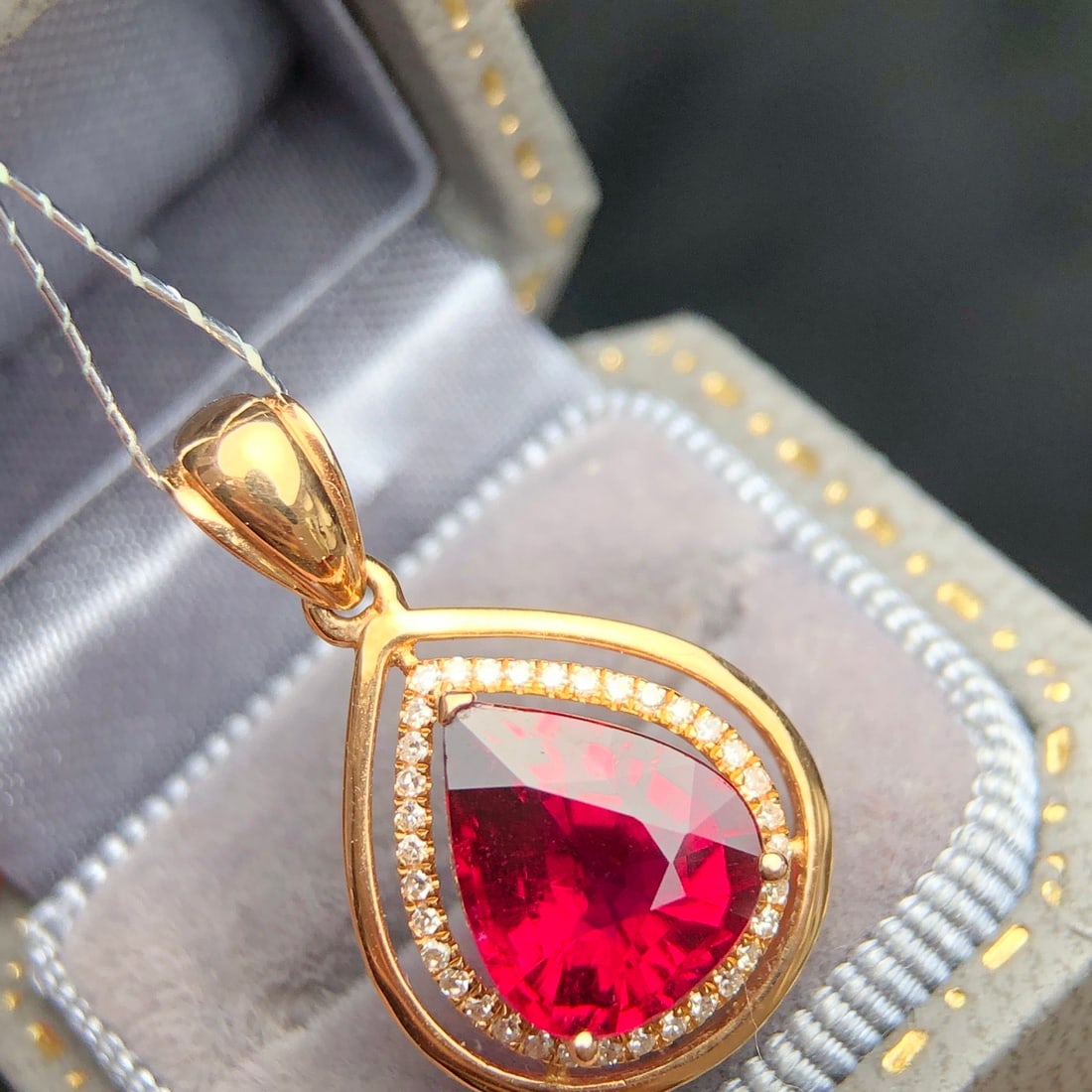 14k Gold 2.22 Ct Natural Tourmaline & Diamond Pendant( Without Chain ): Ref:231110057 // gold content:14k gold // main gemstone:tourmaline // shape:pear // carat weight:2. 22ct // color:red // treatment:natural // // adjacent gemstone 2 : diamond // number of stones:40