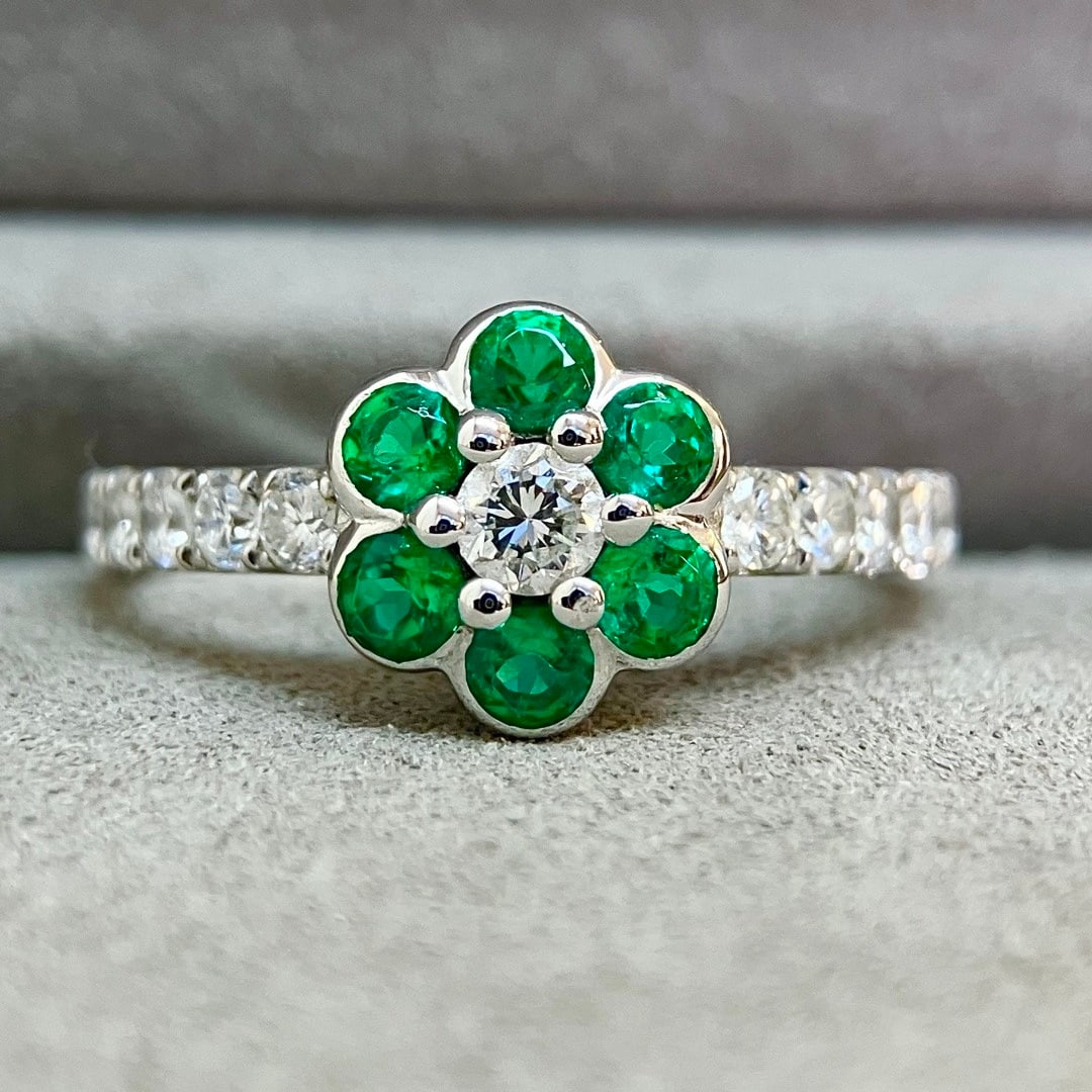 14k Gold 1.6 Ctw Vivid Green Natural Emerald & Diamond Ring: Ref:231110077 // gold content:14k gold // ring size:7. 25us // // main gemstone:emerald // shape:round // carat weight:0. 6ct // color:vivid green // treatment:natural // cut grade:g // // adjacent ge