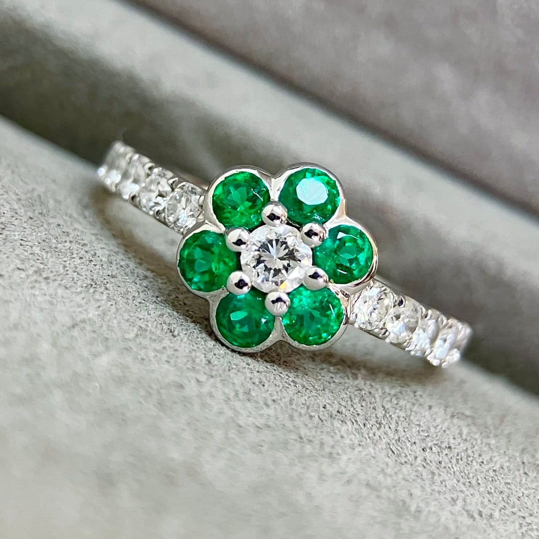 14k Gold 1.6 Ctw Vivid Green Natural Emerald & Diamond Ring - 2