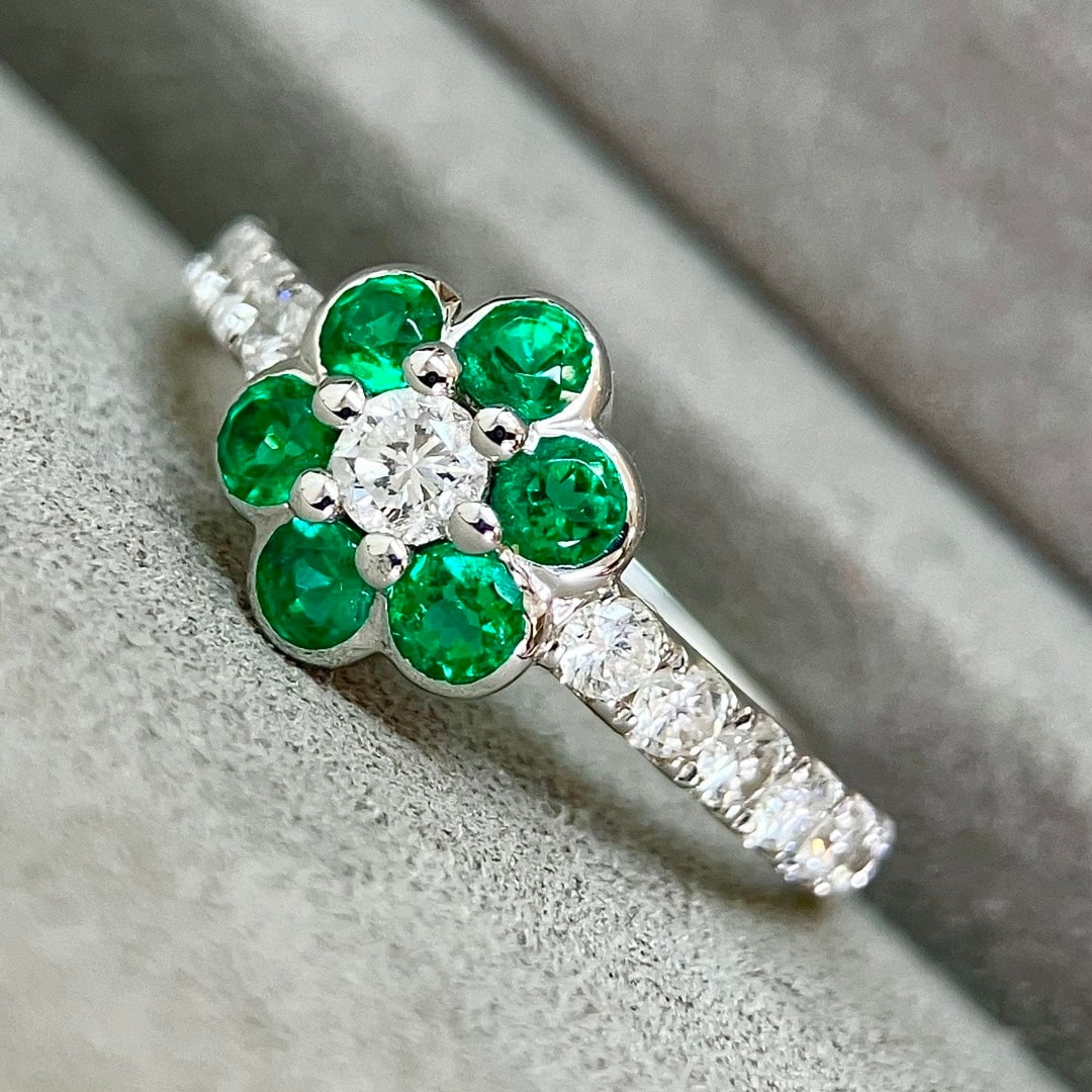 14k Gold 1.6 Ctw Vivid Green Natural Emerald & Diamond Ring - 3