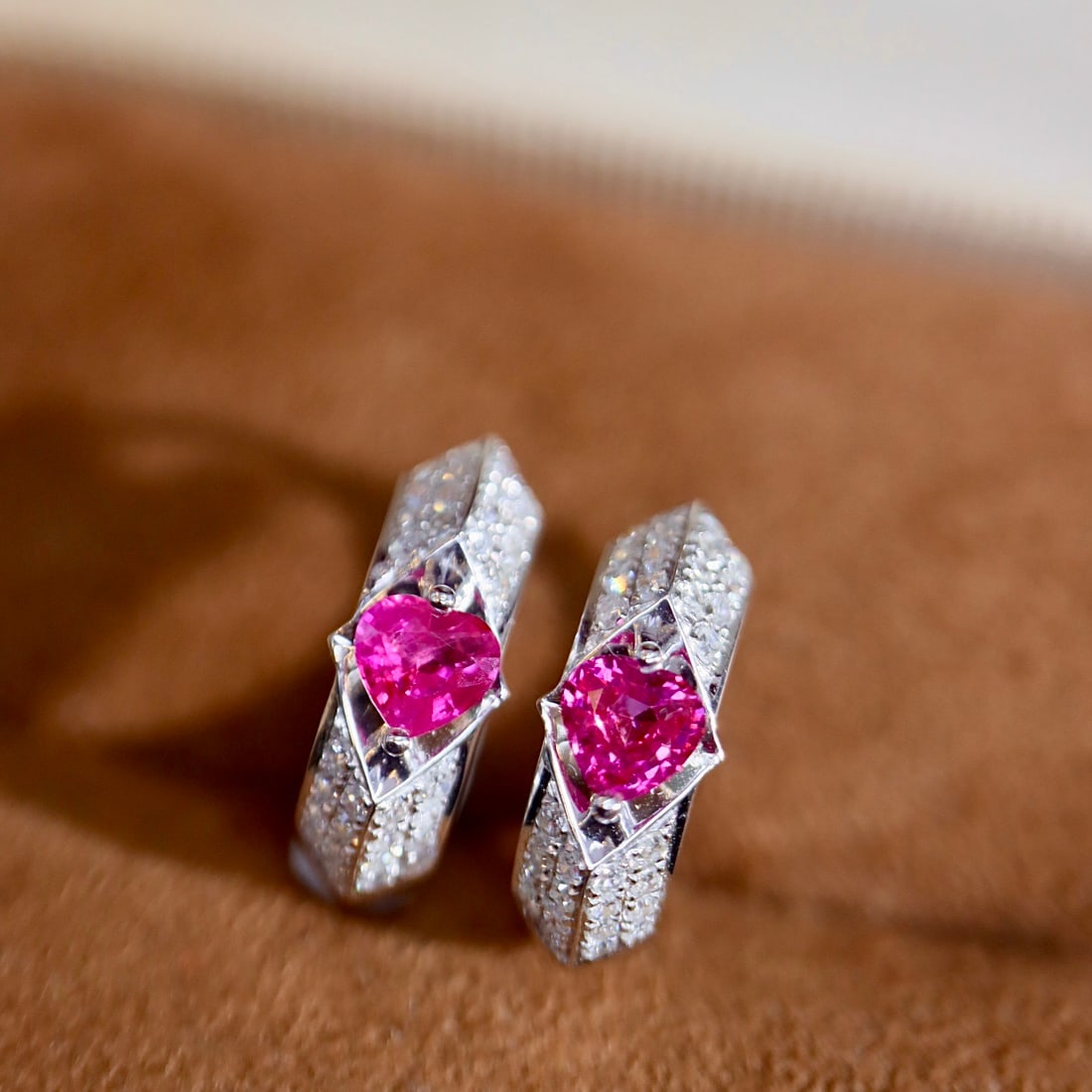 14k Gold 0.8 Ctw Natural Ruby & Diamond Earrings: Ref:231110087 // gold content:14k gold // main gemstone:ruby // shape:heart // carat weight:0. 5ct // color:red // treatment:natural // // adjacent gemstone 2 : diamond // shape:round // carat