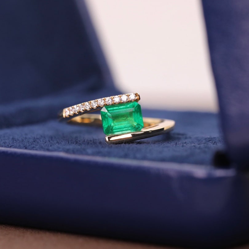 14k Gold 1.10 Ct Vivid Green Natural Emerald & Diamond Ring - 4