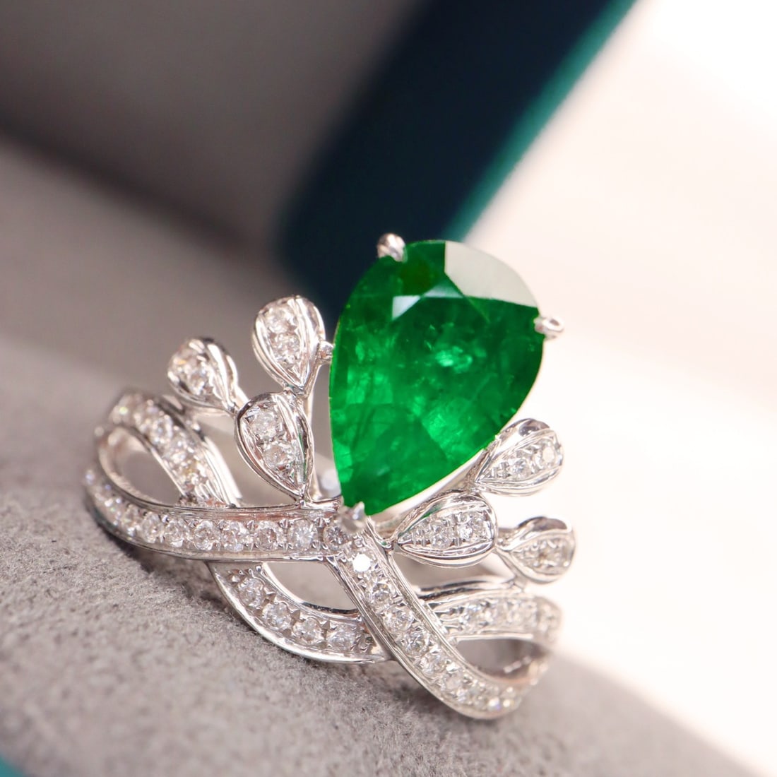 14k Gold 2.14 Ctw Vivid Green Natural Emerald & Diamond Ring - 2