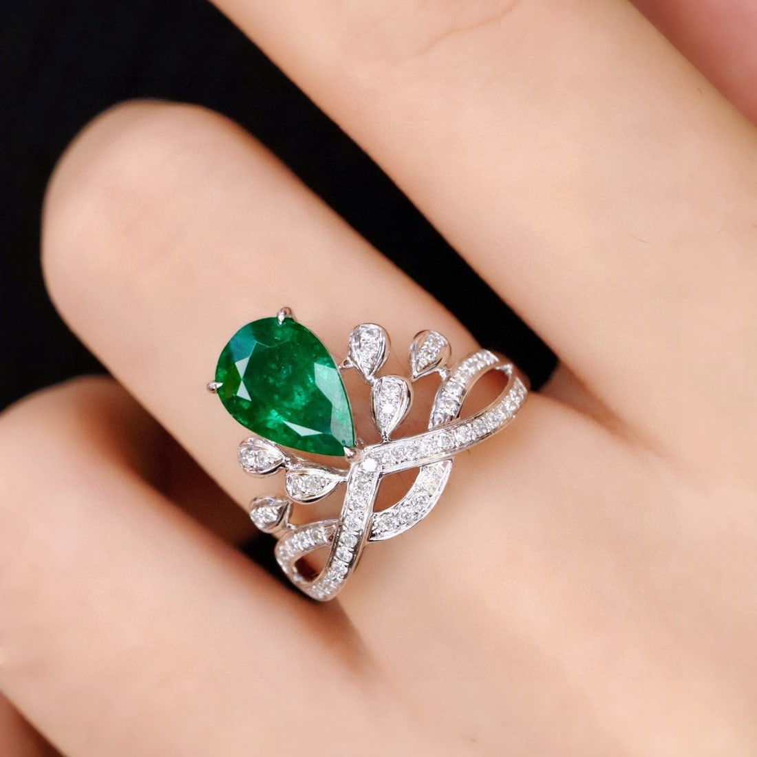 14k Gold 2.14 Ctw Vivid Green Natural Emerald & Diamond Ring - 5