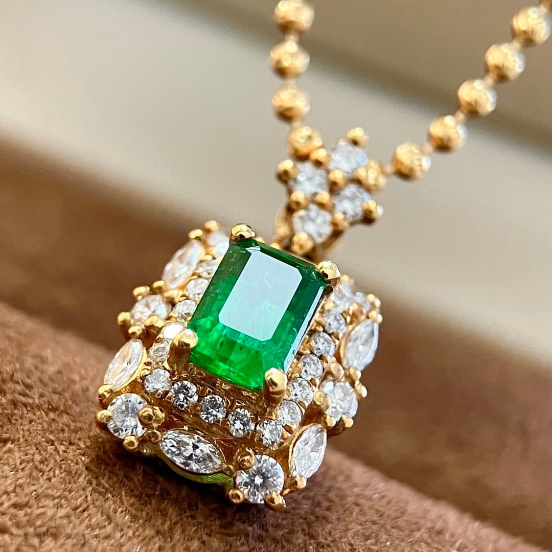 14k Gold 1.20 Ctw Vivid Green Natural Emerald & Diamond Pendant( Without Chain ) - 4