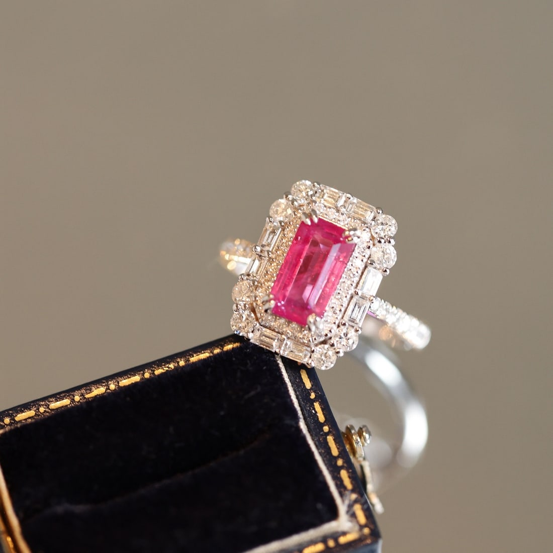 14k Gold 3.10 Ctw Natural Ruby & Diamond Ring - 4