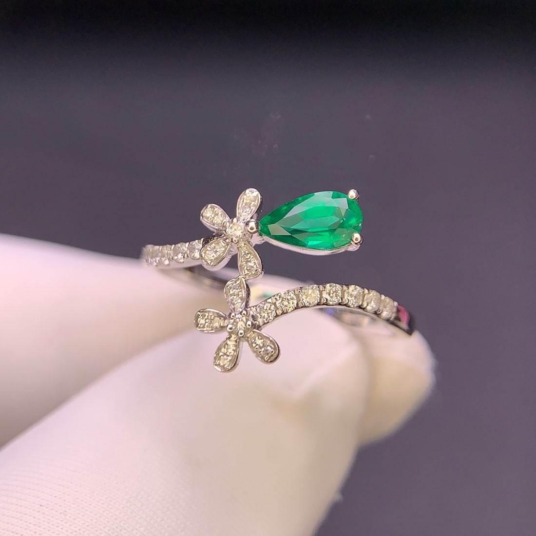 14k Gold 0.49 Ct Vivid Green Natural Emerald & Diamond Ring - 5