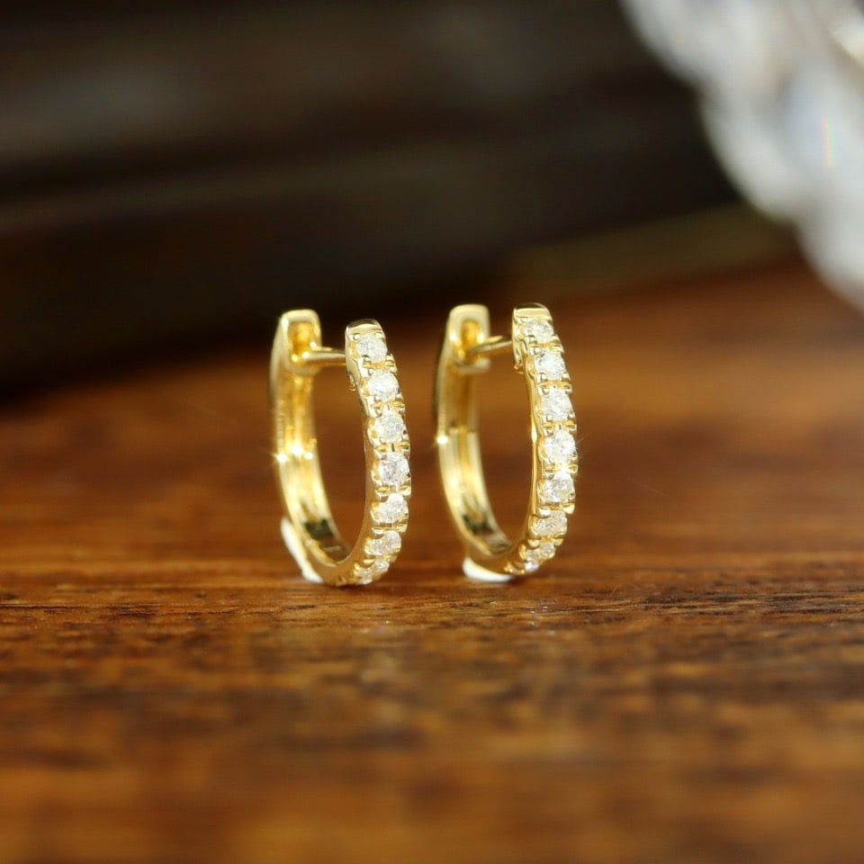 14k Gold 0.20 Ct Natural H Diamond Earrings: Ref:231110124 // gold content:14k gold // main gemstone:diamond // shape:round // carat weight:0. 20ct // clarity grade:vs-si // color:h // treatment:natural // cut grade:g // Condition: New High