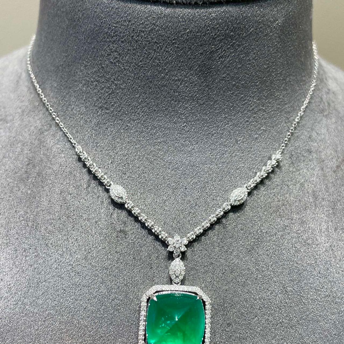 14k Gold 8.95 Ctw Vivid Green Natural Emerald & Diamond Necklace - 4