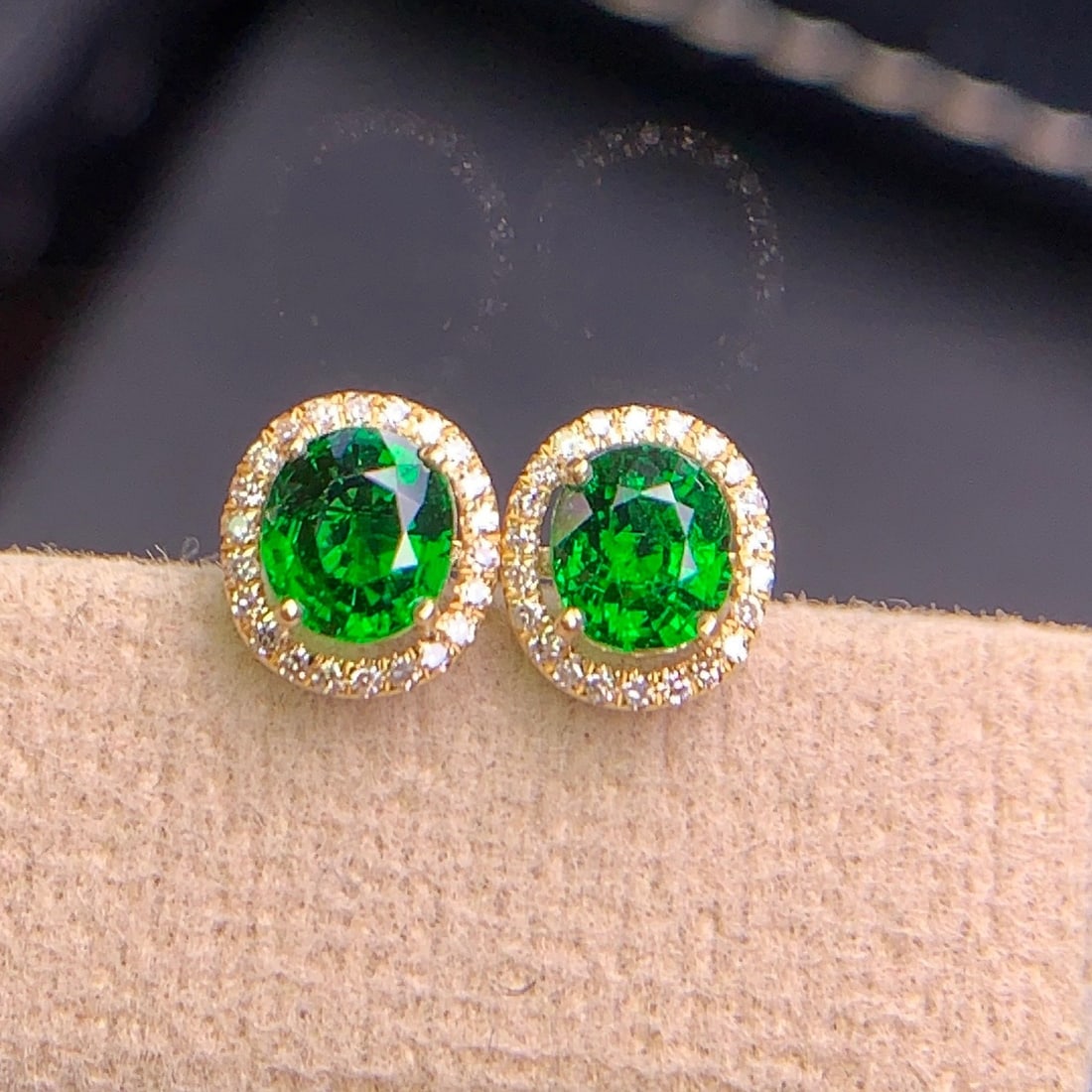 14k Gold 1.45 Ct Vivid Green Natural Tsavorite & Diamond Earrings: Ref:231110147 // gold content:14k gold // main gemstone:tsavorite // shape:oval // carat weight:1. 45ct // color:vivid green // treatment:natural // // adjacent gemstone 2 : diamond // shape:round //