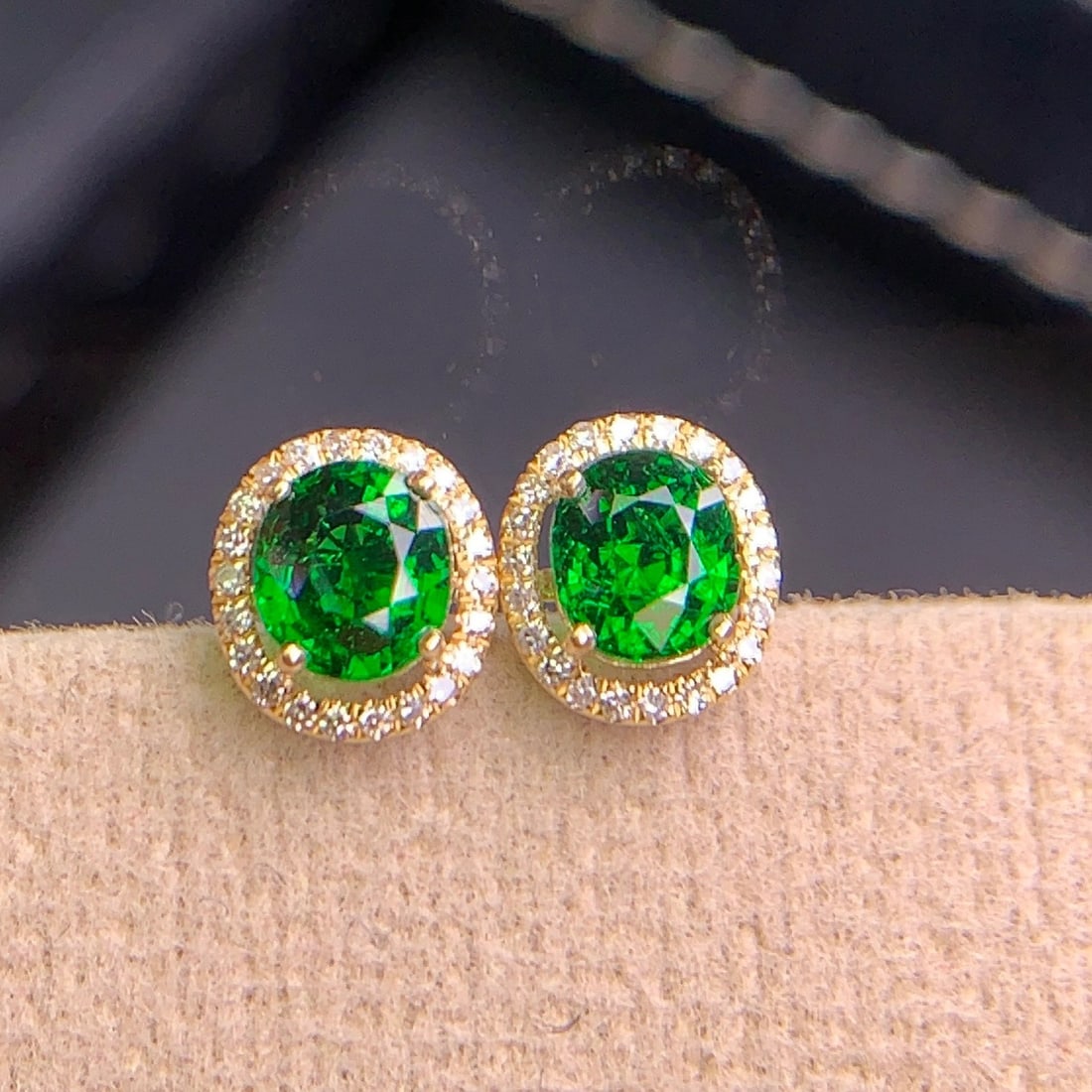 14k Gold 1.45 Ct Vivid Green Natural Tsavorite & Diamond Earrings - 3