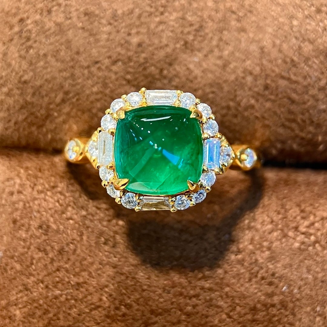 14k Gold 2.59 Ctw Vivid Green Natural Emerald & Diamond Ring: Ref:231110155 // gold content:14k gold // ring size:7. 25us // // main gemstone:emerald // shape:sugar-loaf // carat weight:2. 20ct // color:vivid green // treatment:natural // // adjacent gemstone 2 