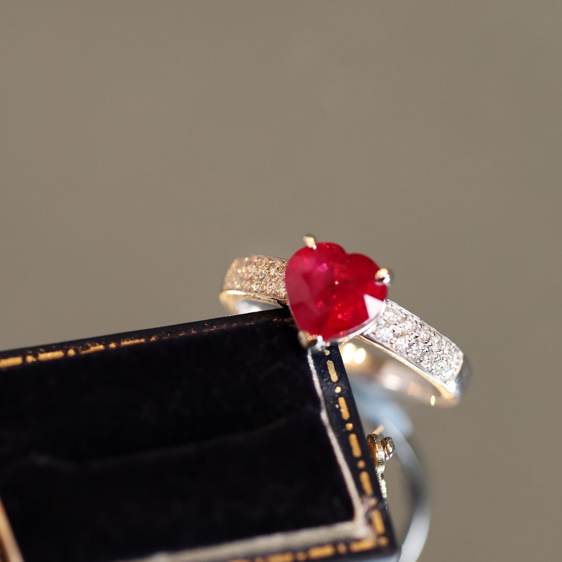 14k Gold 2.31 Ctw Natural Ruby & Diamond Ring - 5