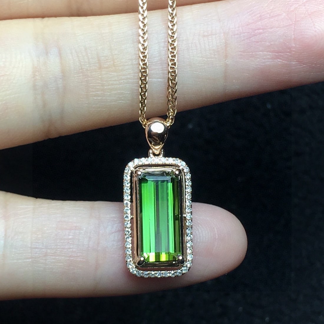 14k Gold 3.0 Ct Natural Tourmaline & Diamond Pendant( Without Chain ): Ref:231110181 // gold content:14k gold // main gemstone:tourmaline // shape:octagonal // carat weight:3. 0ct // color:green // treatment:natural // // adjacent gemstone 2 : diamond // number of