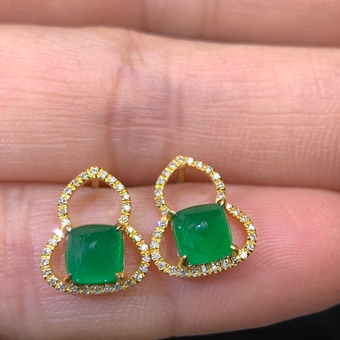 14k Gold 1.32 Ctw Vivid Green Natural Emerald & Diamond Earrings - 4