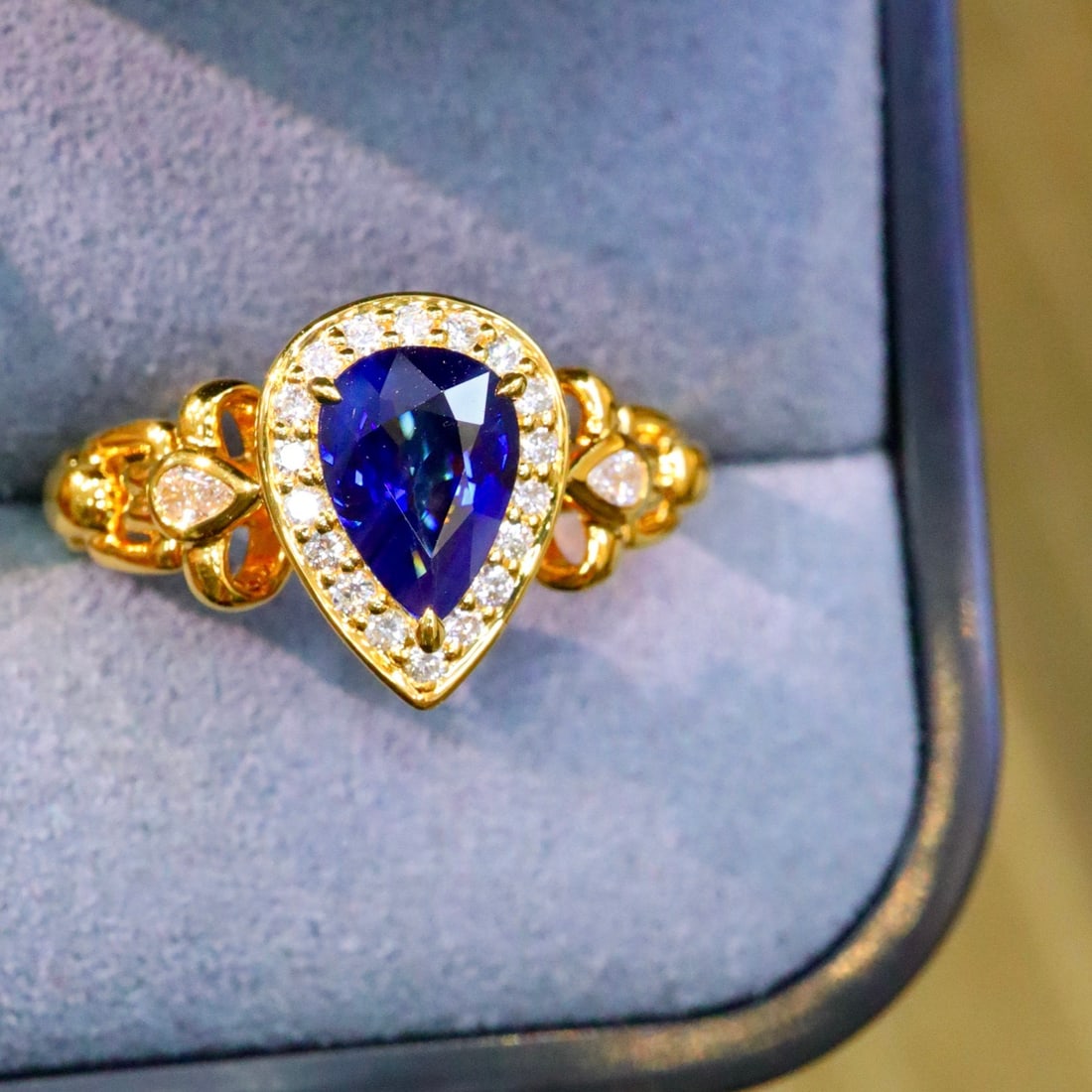 14k Gold 1.27 Ctw Natural Sapphire & Diamond Ring: Ref:231110221 // gold content:14k gold // ring size:7. 25us // // main gemstone:sapphire // shape:pear // carat weight:1. 05ct // color:royal blue // treatment:natural // // adjacent gemstone 2 :
