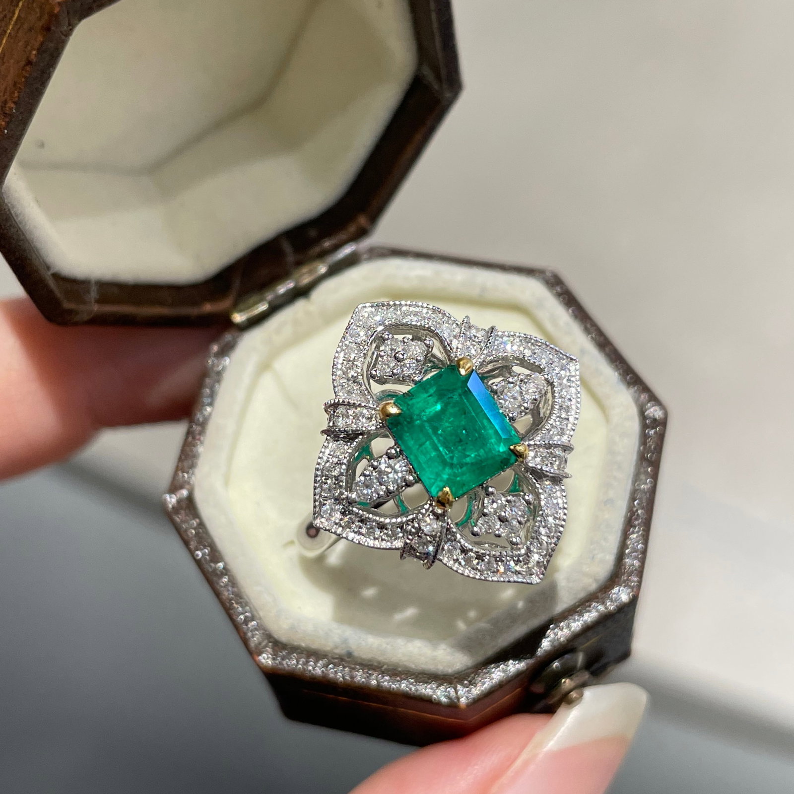 14k Gold 1.3 Ct Vivid Green Natural Emerald & Diamond Ring: Ref:231110227 // gold content:14k gold // ring size:7. 25us // // main gemstone:emerald // shape:octagonal // carat weight:1. 3ct // color:vivid green // treatment:natural // // adjacent gemstone 2 : 