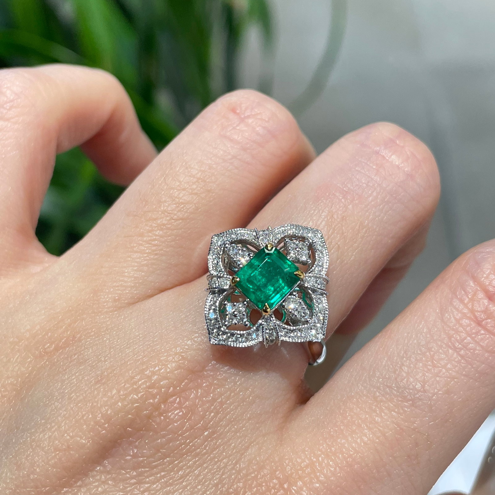 14k Gold 1.3 Ct Vivid Green Natural Emerald & Diamond Ring - 7
