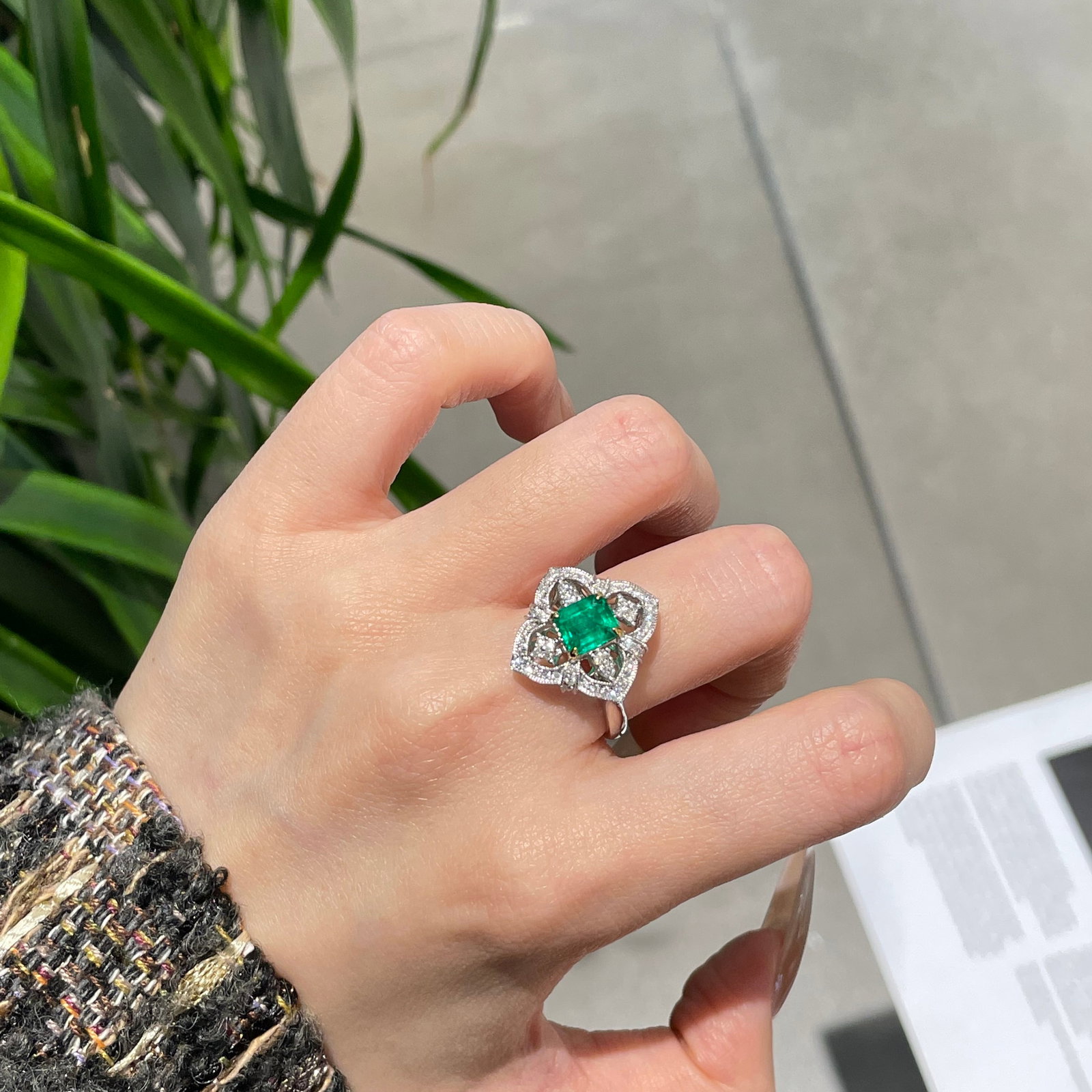 14k Gold 1.3 Ct Vivid Green Natural Emerald & Diamond Ring - 8