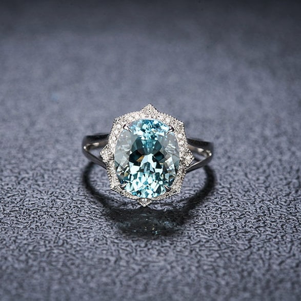14k Gold 4.17 Ct Natural Aquamarine & Diamond Ring: Ref:231110255 // gold content:14k gold // ring size:7. 25us // // main gemstone:aquamarine // shape:oval // carat weight:4. 17ct // color:santa maria color // treatment:natural // // adjacent