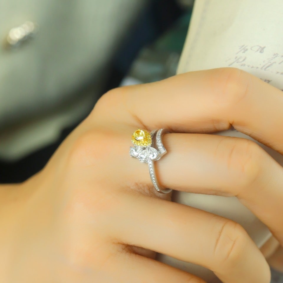 14k Gold 0.82 Ctw Natural Yellow Diamond & Diamond Ring - 4