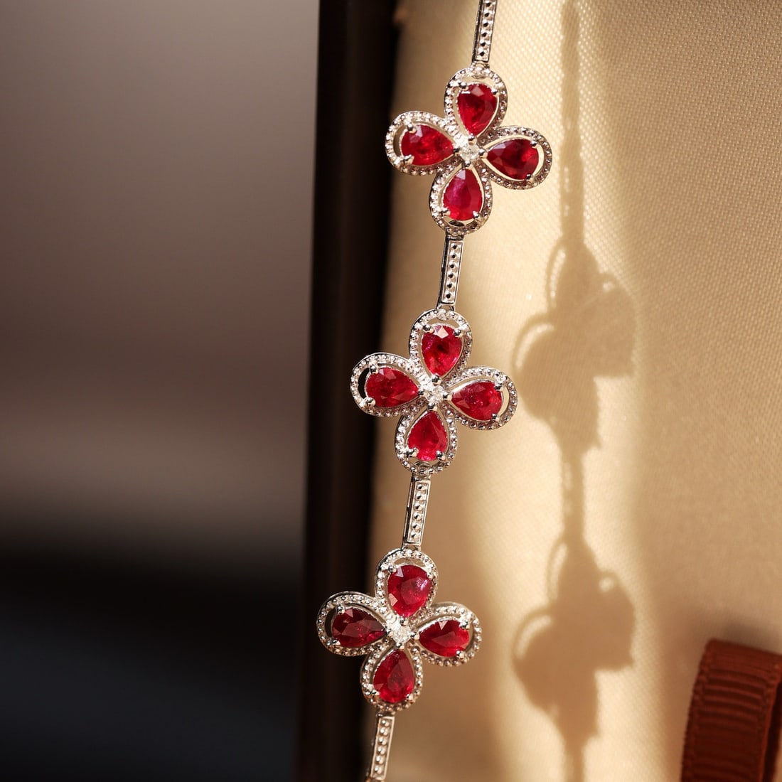 14k Gold 2.35 Ctw Natural Ruby & Diamond Bracelet: Ref:231110270 // gold content:14k gold // main gemstone:ruby // shape:pear // carat weight:2. 30ct // color:pigeonblood red // treatment:natural // // adjacent gemstone 2 : diamond // shape:round //