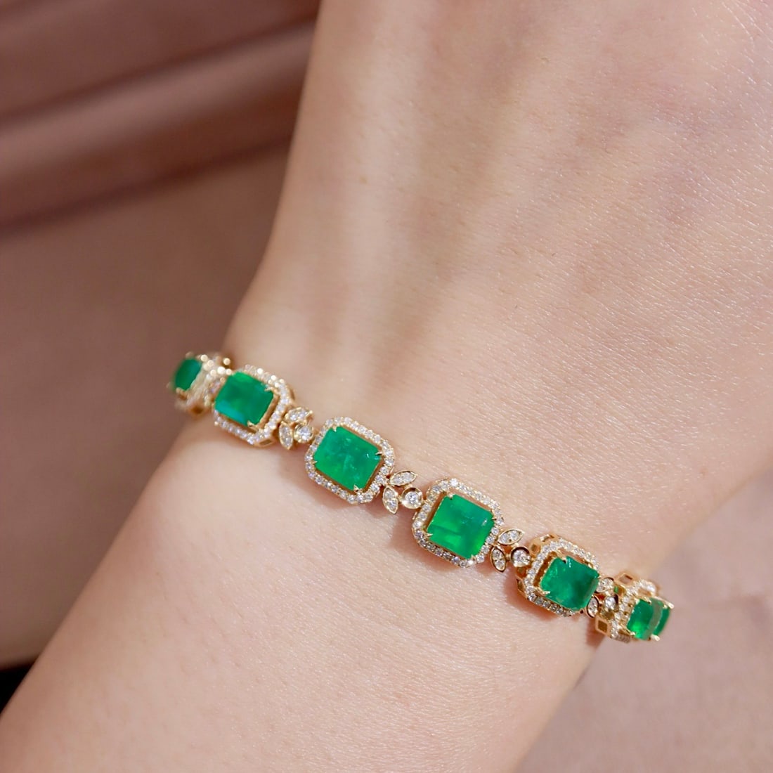 14k Gold 7.34 Ctw Natural Emerald & Diamond Bracelet - 6