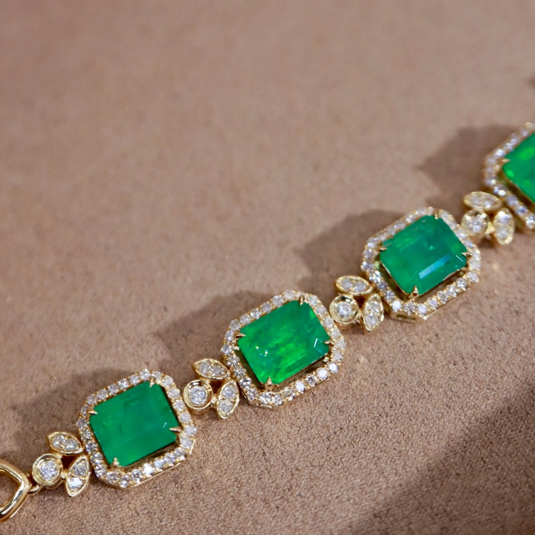 14k Gold 7.34 Ctw Natural Emerald & Diamond Bracelet - 7