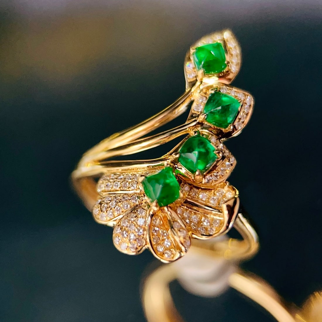 14k Gold 0.76 Ct Vivid Green Natural Emerald & Diamond Ring - 4
