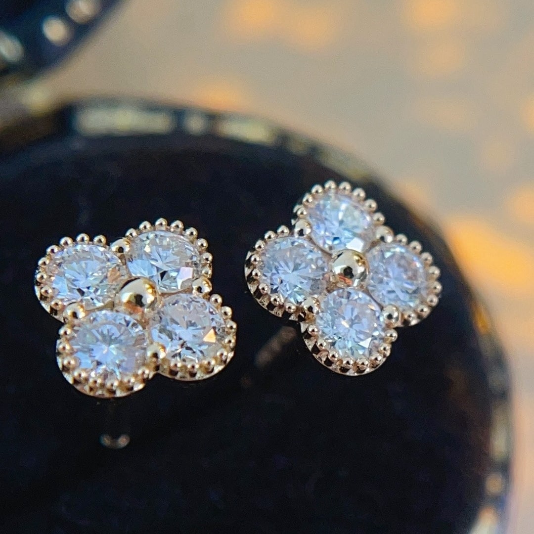 14k Gold 0.40 Ct Natural H Diamond Earrings: Ref:231110299 // gold content:14k gold // main gemstone:diamond // shape:round // carat weight:0. 40ct // clarity grade:vs-si // color:h // treatment:natural // cut grade:g // Condition: New High