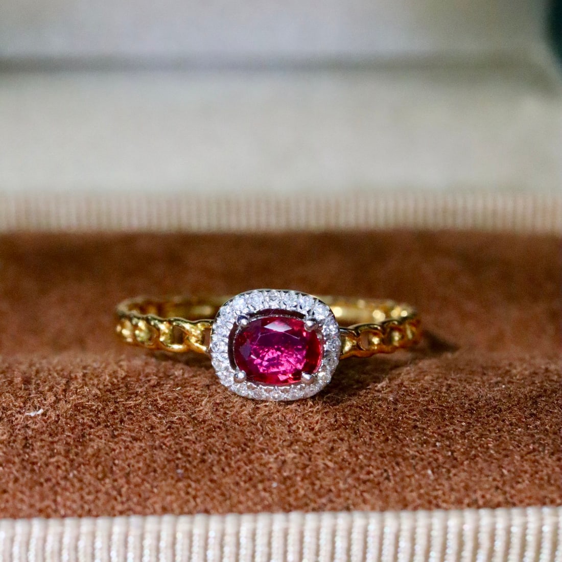 14k Gold 0.48 Ctw Natural Ruby & Diamond Ring: Ref:231110300 // gold content:14k gold // ring size:7. 25us // // main gemstone:ruby // shape:oval // carat weight:0. 40ct // color:red // treatment:natural // // adjacent gemstone 2 : diamond //