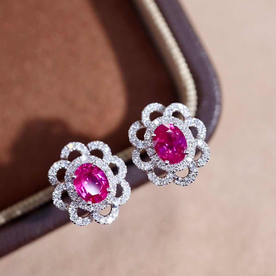 14k Gold 1.3 Ctw Natural Ruby & Diamond Ring: Ref:231110302 // gold content:14k gold // ring size:7. 25us // // main gemstone:ruby // shape:oval // carat weight:1ct // color:red // treatment:natural // // adjacent gemstone 2 : diamond //