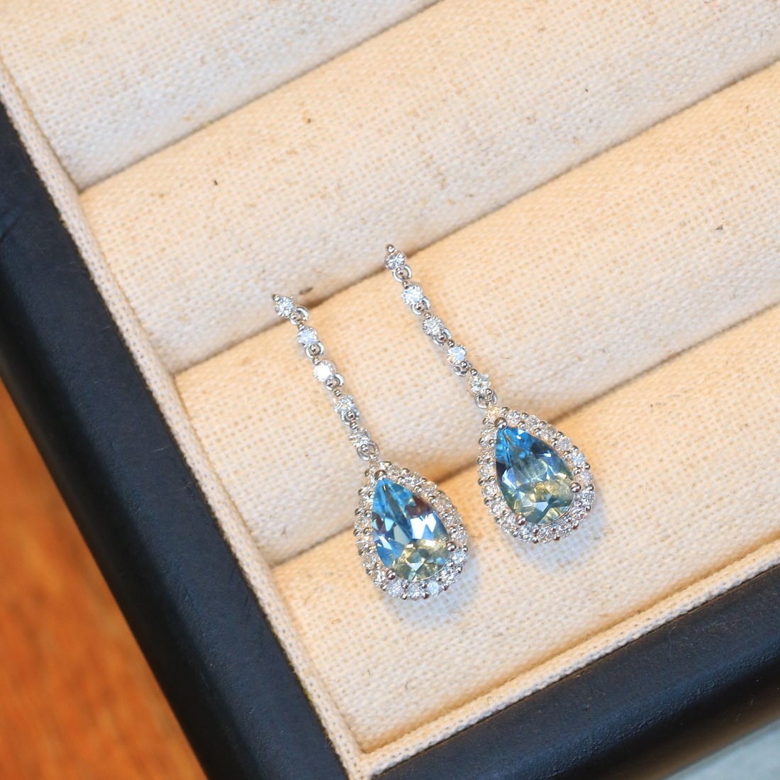 14k Gold 2.08 Ct Natural Aquamarine & Diamond Earrings: Ref:231110311 // gold content:14k gold // main gemstone:aquamarine // shape:pear // carat weight:2. 08ct // color:santa maria color // treatment:natural // // adjacent gemstone 2 : diamond // shape:ro