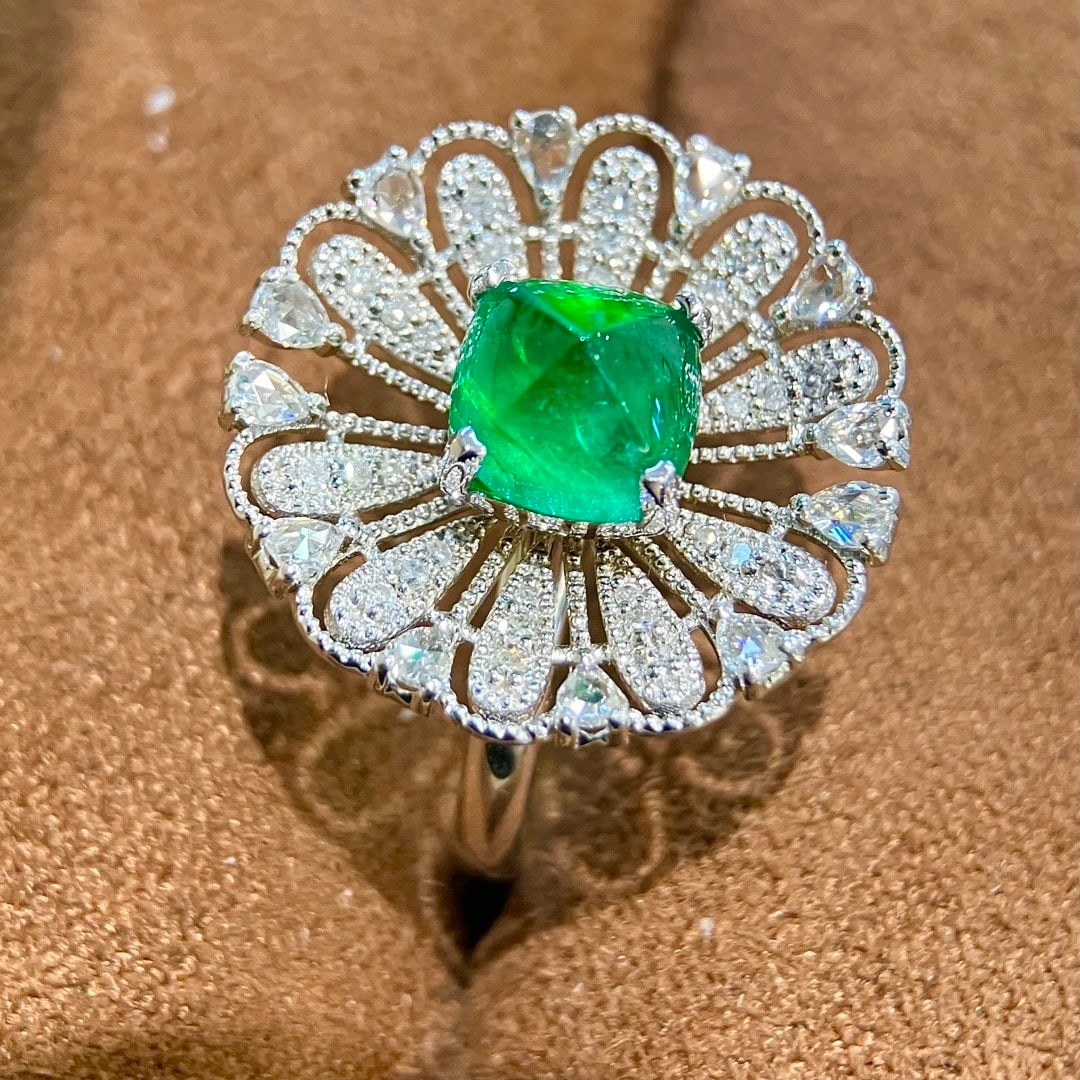 14k Gold 2.49 Ctw Vivid Green Natural Emerald & Diamond Ring: Ref:231110314 // gold content:14k gold // ring size:7. 25us // // main gemstone:emerald // shape:sugar-loaf // carat weight:2ct // color:vivid green // treatment:natural // // adjacent gemstone 2 : di