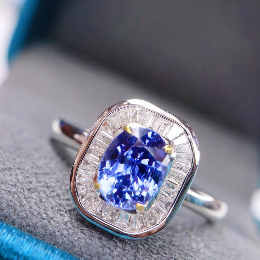 14k Gold 1.26 Ctw Natural Sapphire & Diamond Ring: Ref:231110325 // gold content:14k gold // ring size:7. 25us // // main gemstone:sapphire // shape:oval // carat weight:1. 05ct // color:blue // treatment:natural // // adjacent gemstone 2 : diamond