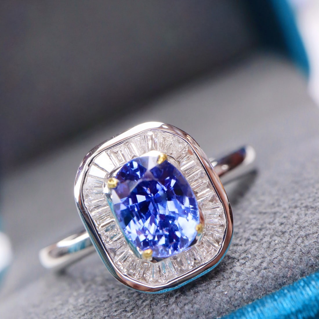 14k Gold 1.26 Ctw Natural Sapphire & Diamond Ring - 4