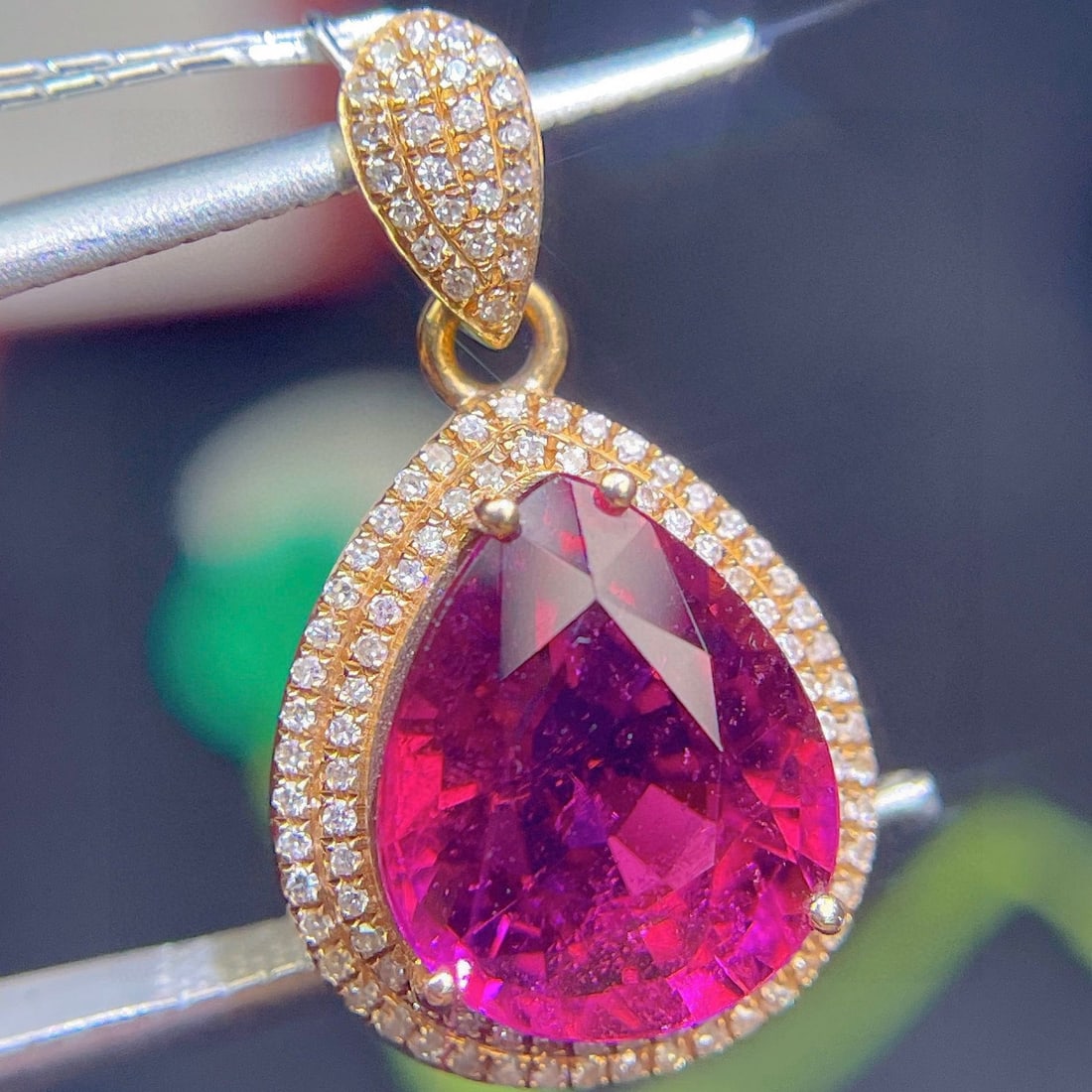 14k Gold 6.08 Ct Natural Tourmaline & Diamond Pendant( Without Chain ): Ref:231110347 // gold content:14k gold // main gemstone:tourmaline // shape:pear // carat weight:6. 08ct // color:red // treatment:natural // // adjacent gemstone 2 : diamond // shape:round //